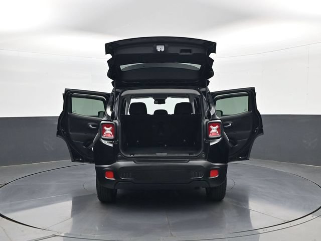 Used 2018 Jeep Renegade Latitude w/ Cold Weather Group AWD/4WD image 32