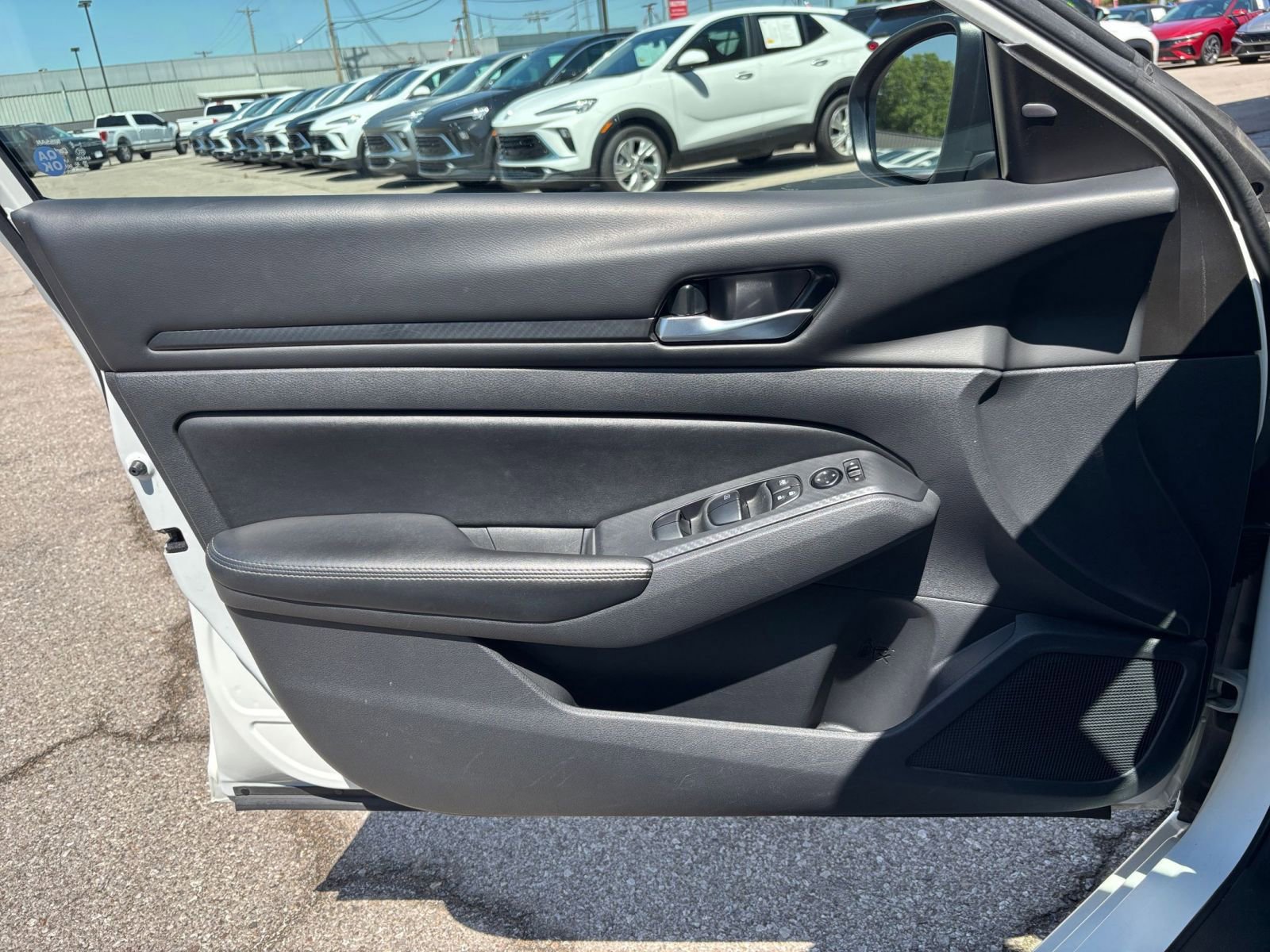 Used 2025 Nissan Altima 2.5 SV FWD image 18