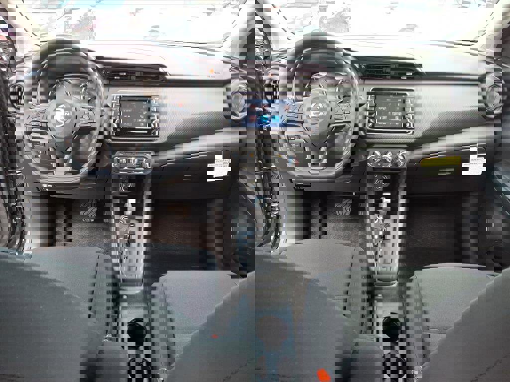 New 2025 Nissan Kicks Play S image 7