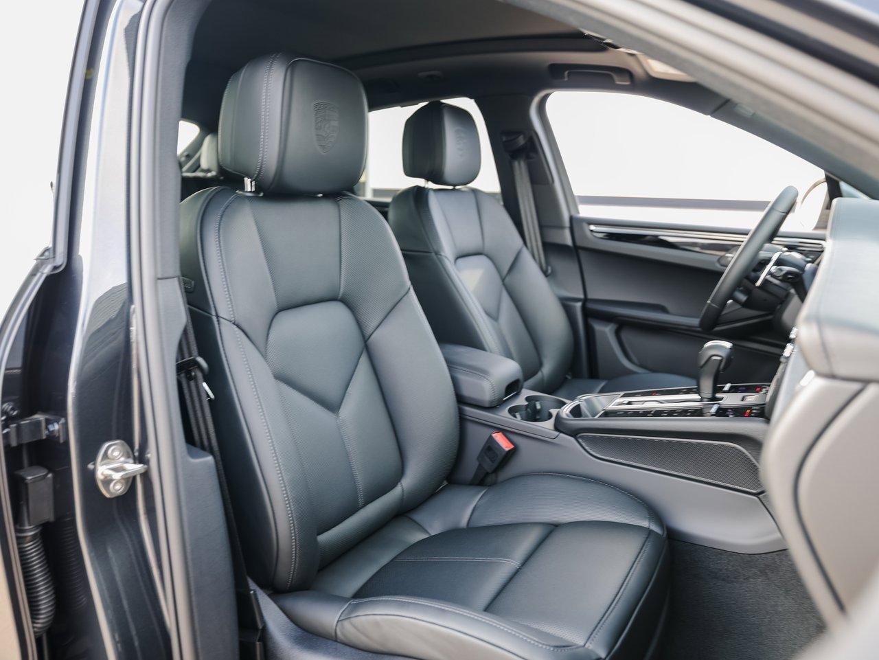 New 2026 Porsche Macan Turbo image 28