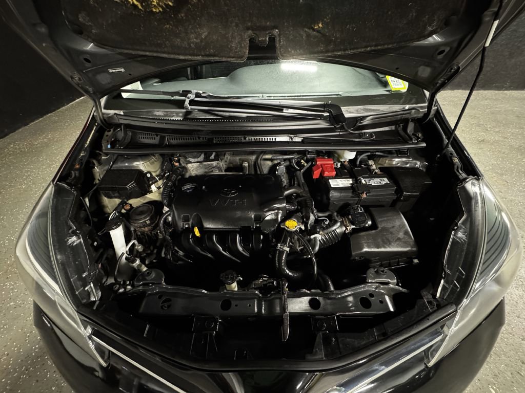 Used 2015 Toyota Yaris SE image 9