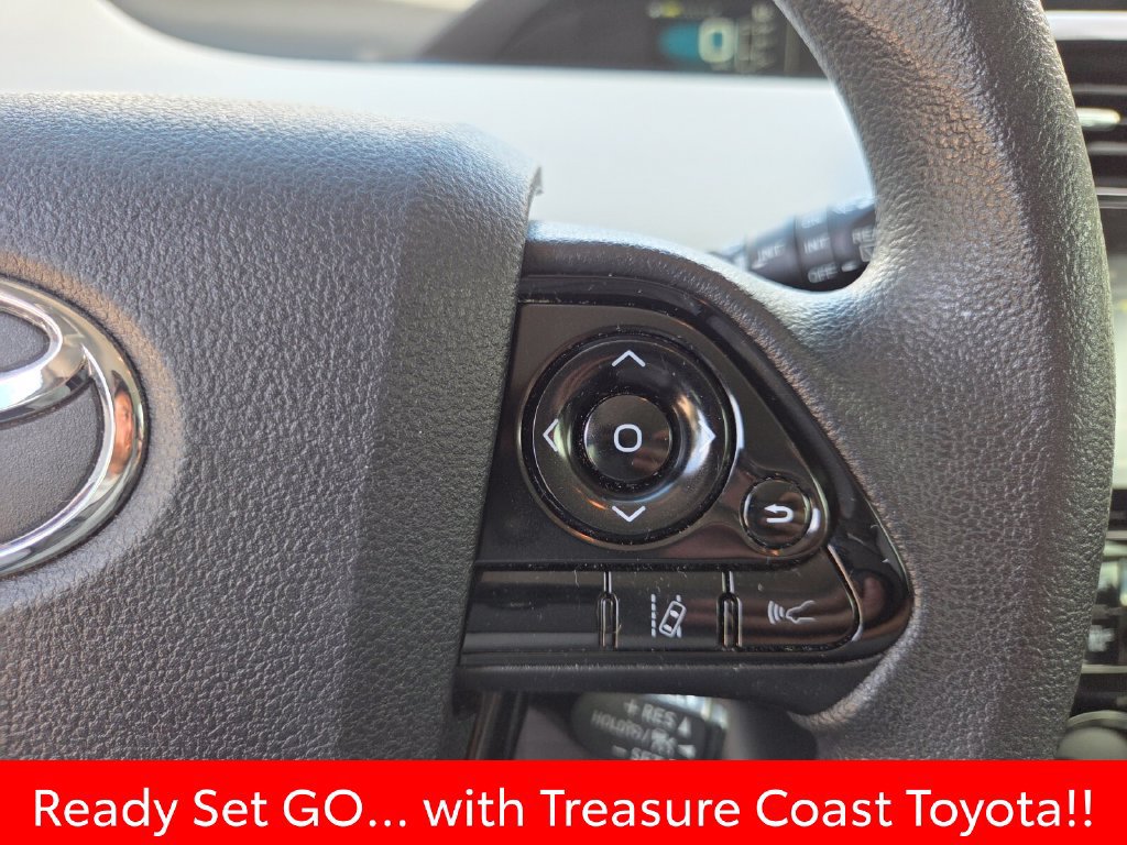 Used 2021 Toyota Prius LE FWD image 32