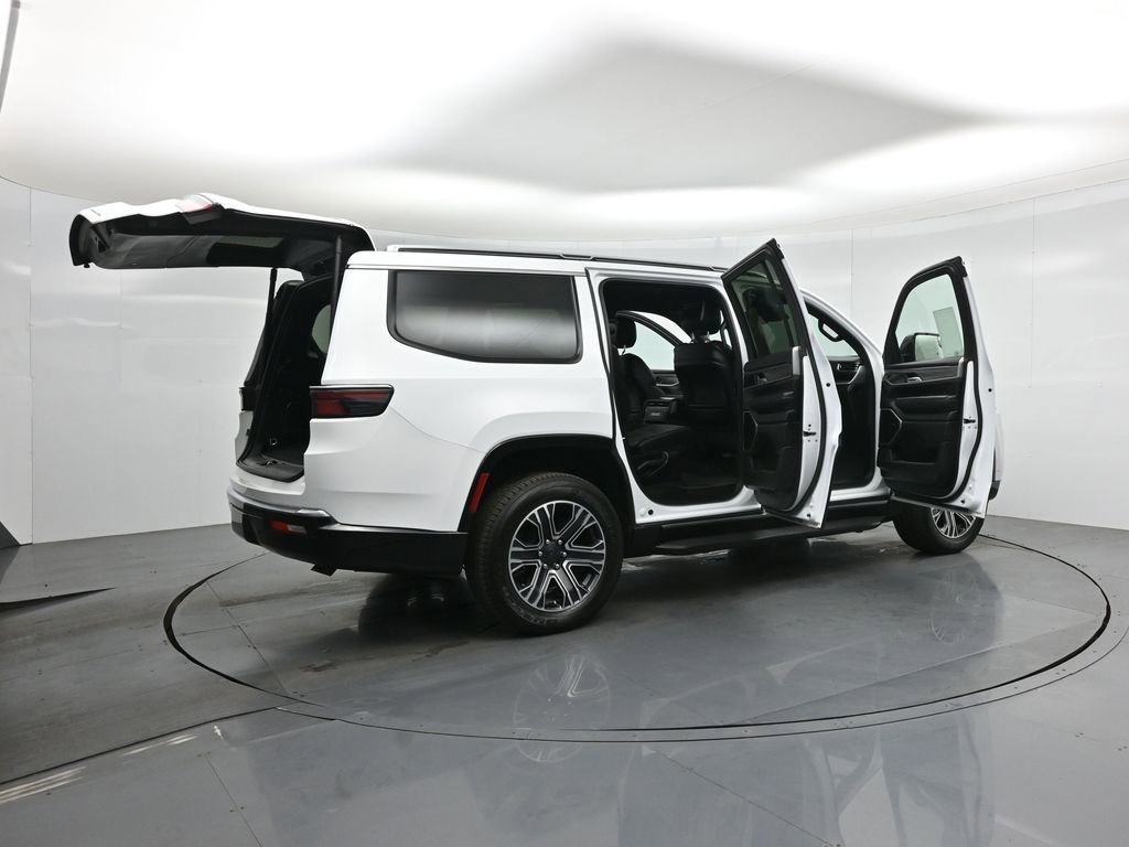 Used 2024 Jeep Wagoneer Series II w/ Flexible Seating Group image 6
