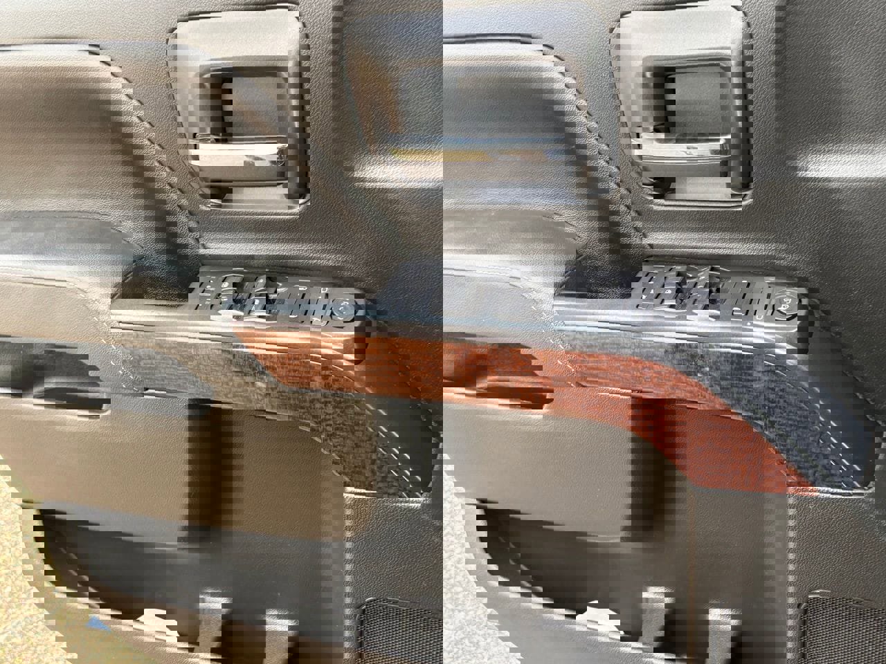 Used 2015 GMC Sierra 1500 SLE w/ SLE Value Package AWD/4WD image 18