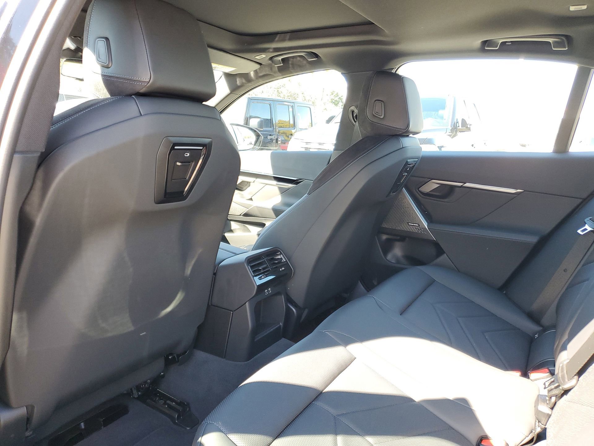 Used 2025 BMW 530i image 11