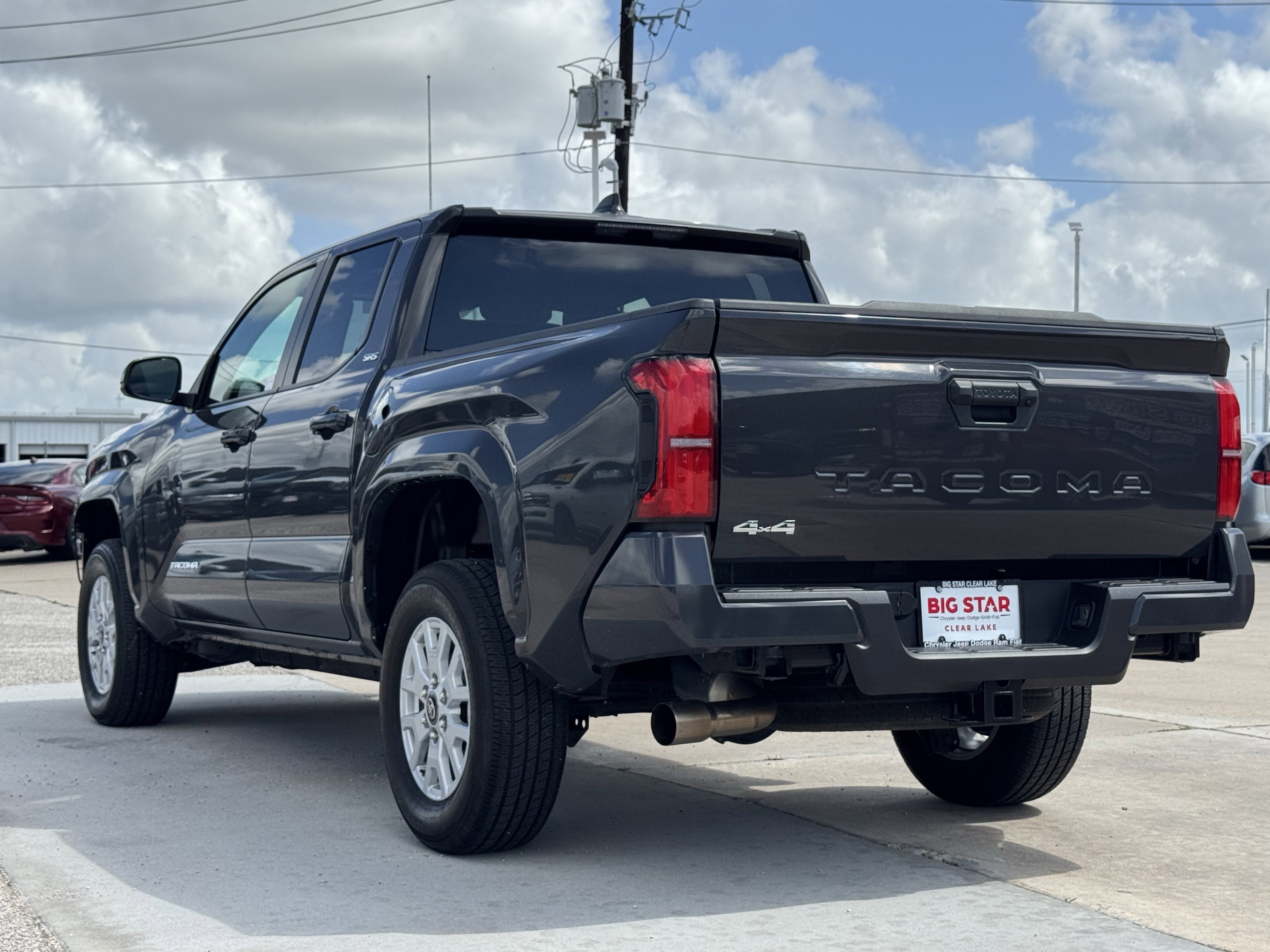 Used 2025 Toyota Tacoma SR5 AWD/4WD image 8