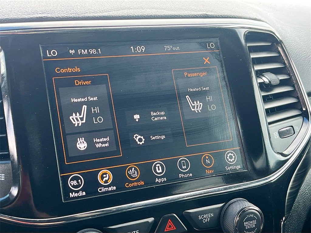 Used 2021 Jeep Grand Cherokee Laredo X image 21