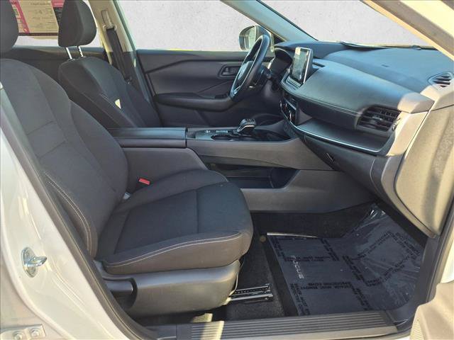 Used 2024 Nissan Rogue S FWD image 19