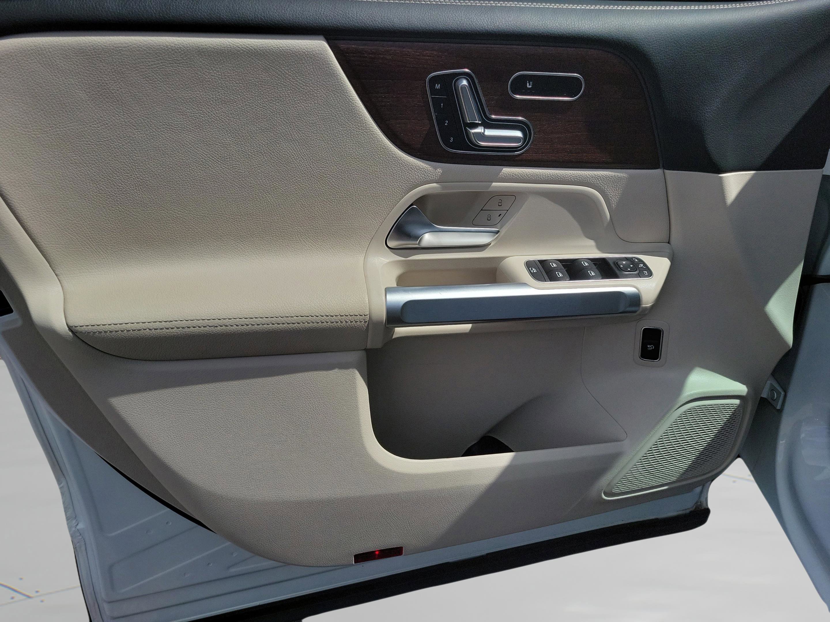 Used 2023 Mercedes-Benz GLB 250 4MATIC image 30