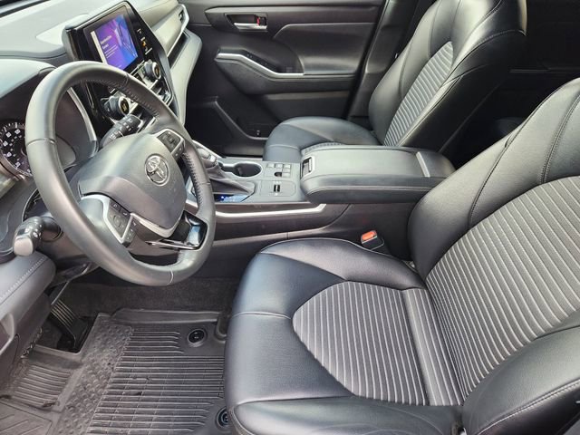 Used 2023 Toyota Highlander XSE image 11