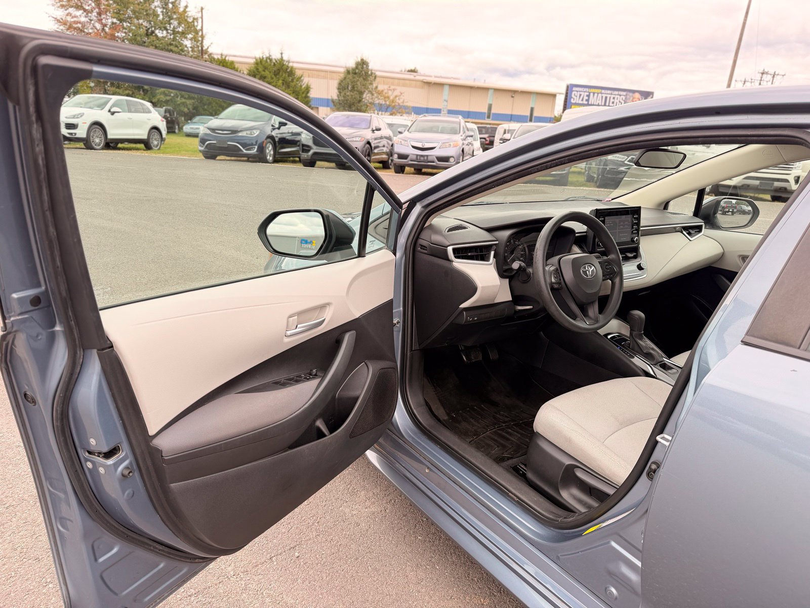Used 2020 Toyota Corolla L FWD image 12
