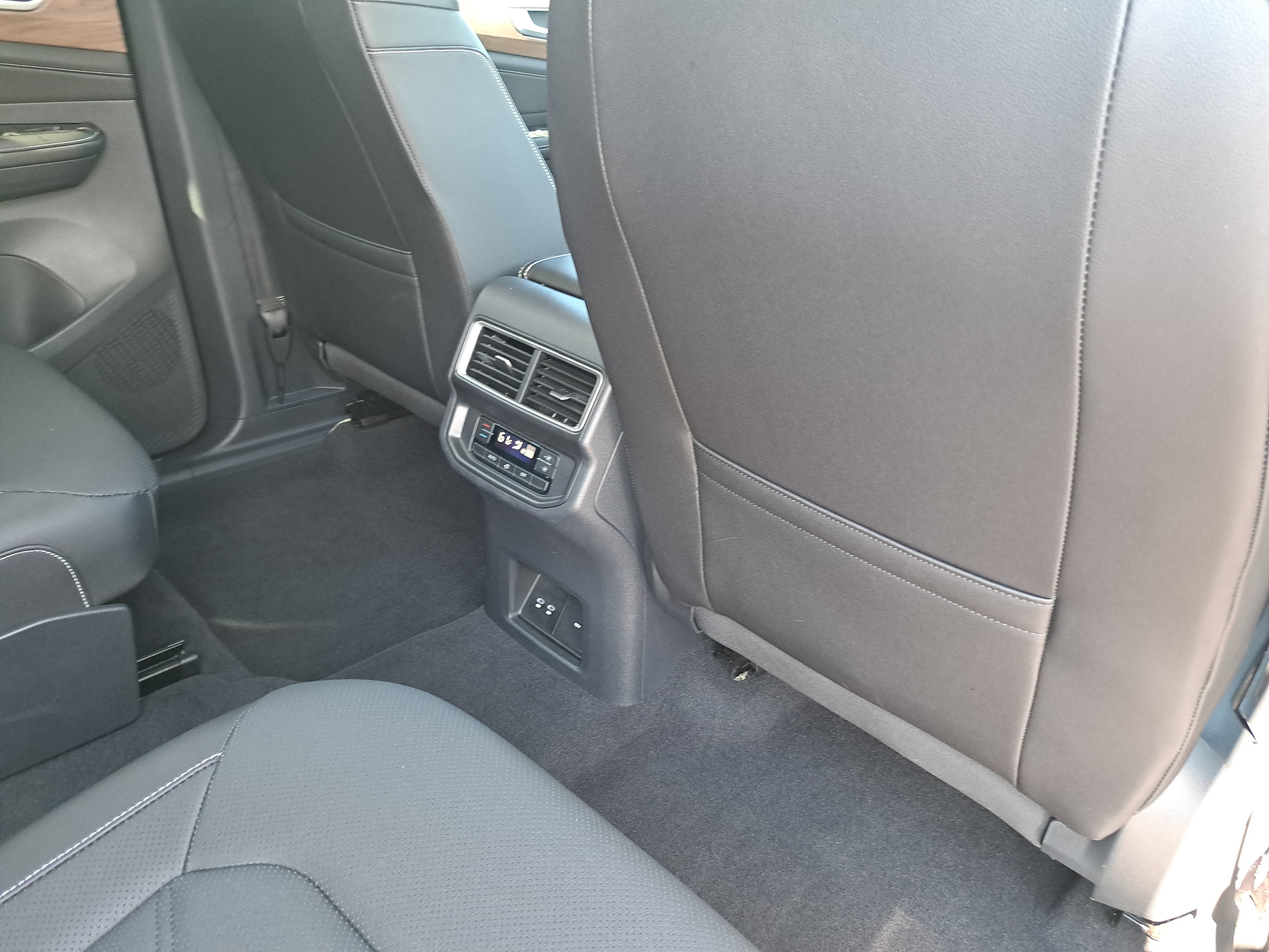 Certified 2026 Volkswagen Atlas SE w/ Panoramic Sunroof Package FWD image 11