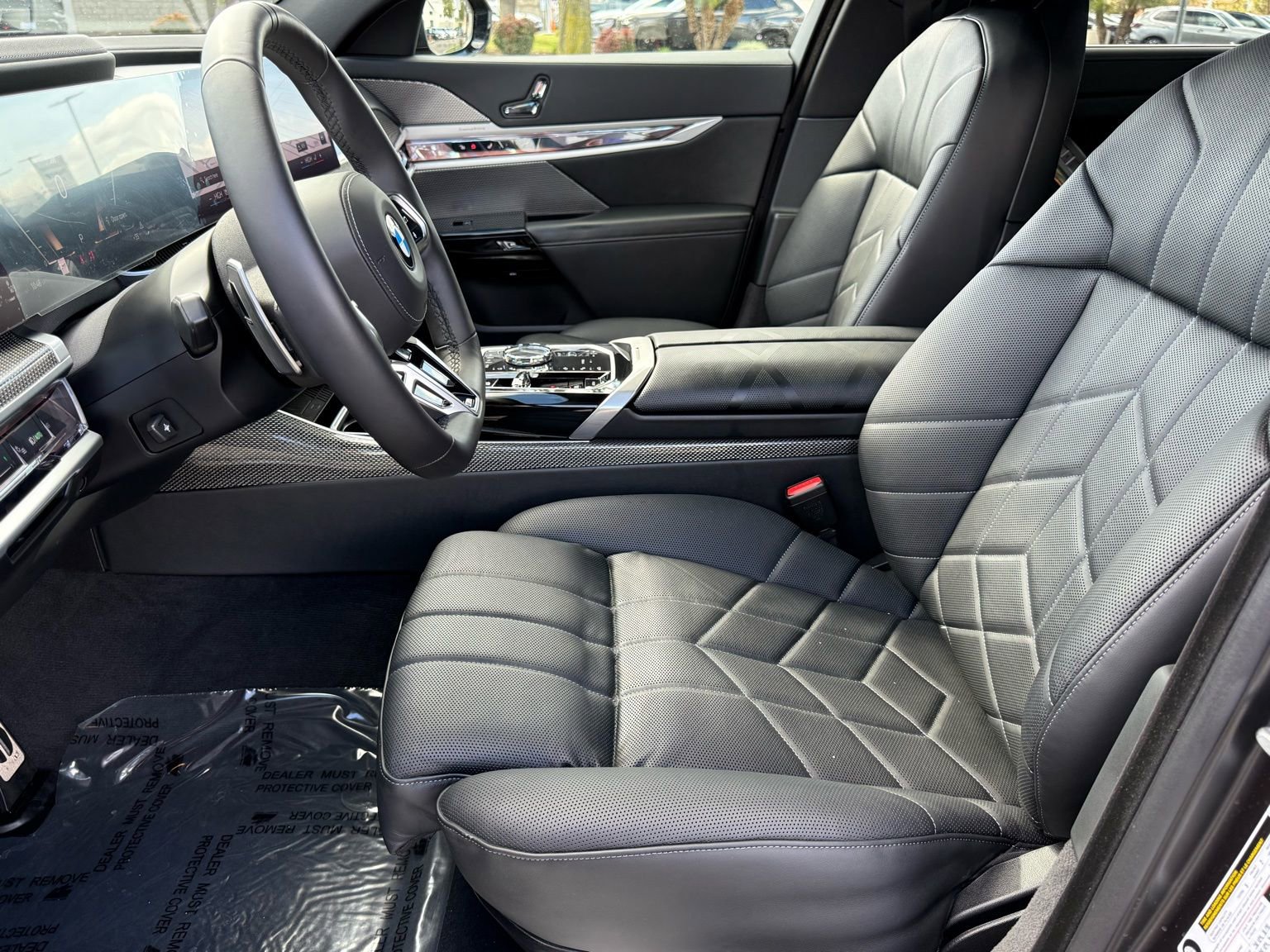 Used 2025 BMW 760i xDrive w/ Premium Package image 21