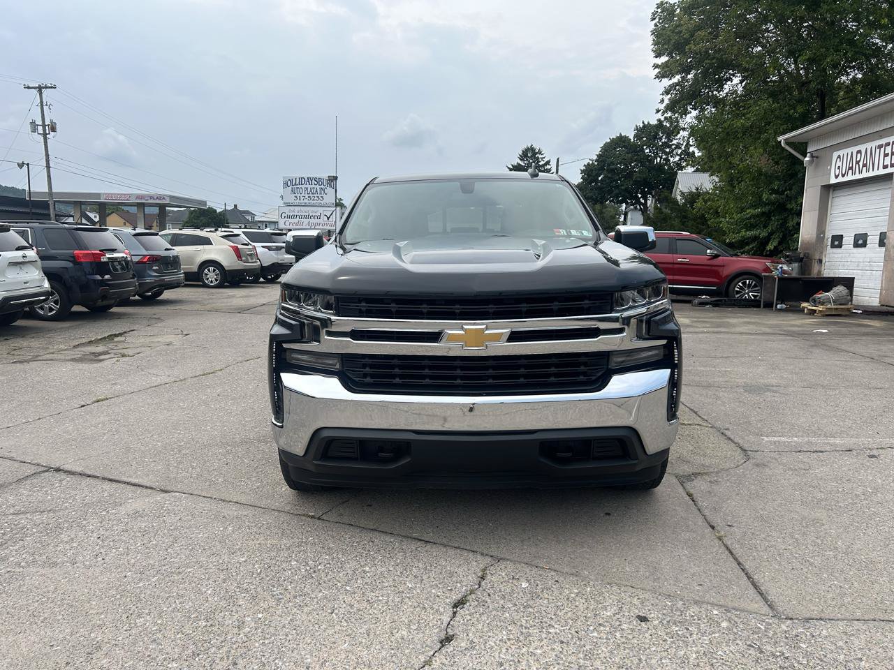 Used 2022 Chevrolet Silverado 1500 LT AWD/4WD image 2