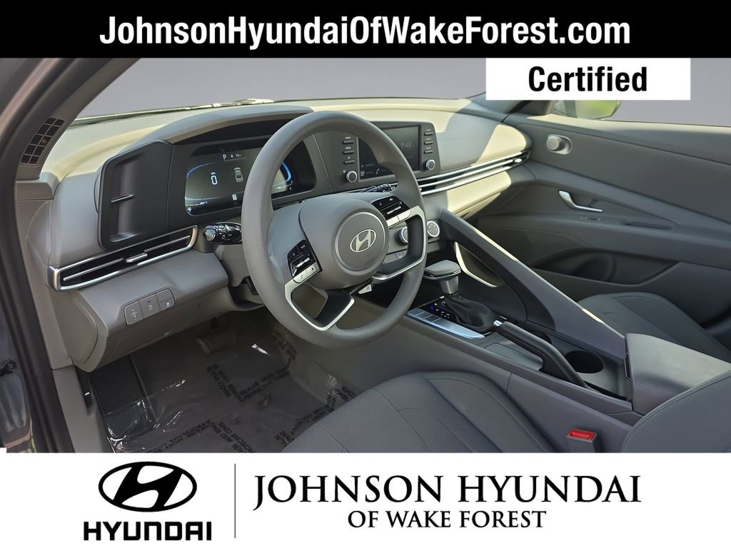 Certified 2025 Hyundai Elantra SE image 23