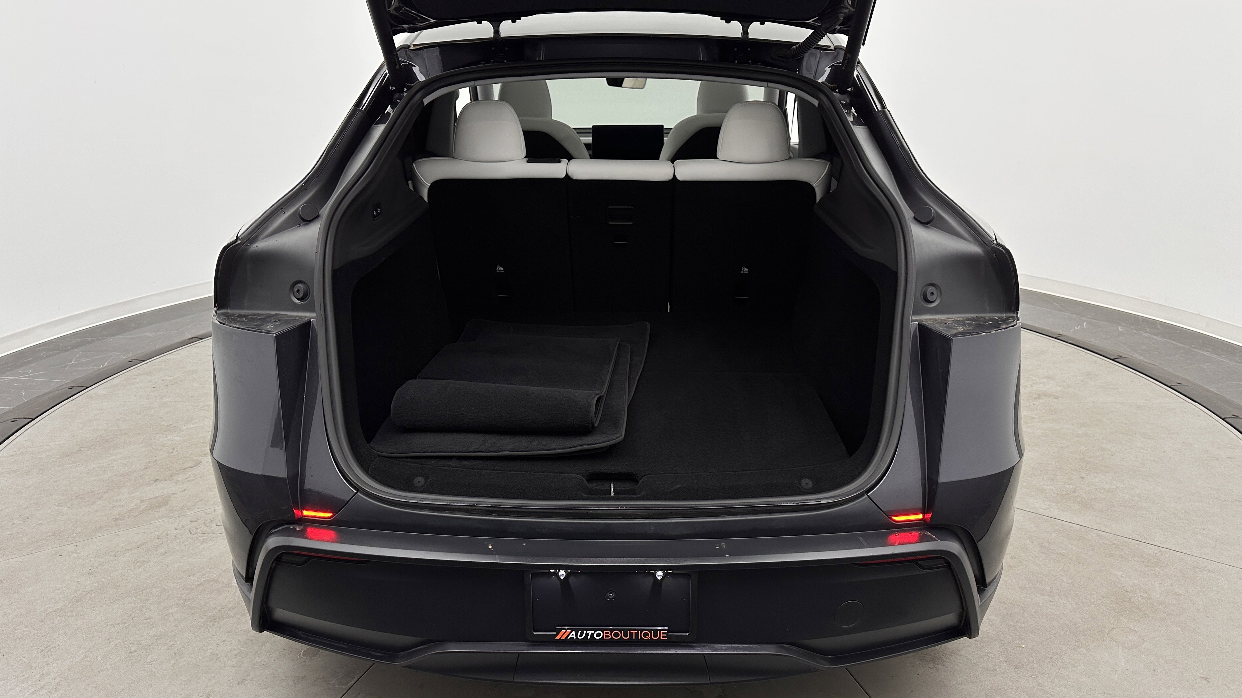 Used 2026 Tesla Model Y Long Range image 31