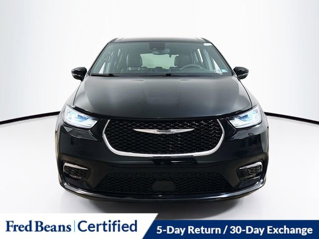 Used 2025 Chrysler Pacifica Select image 2