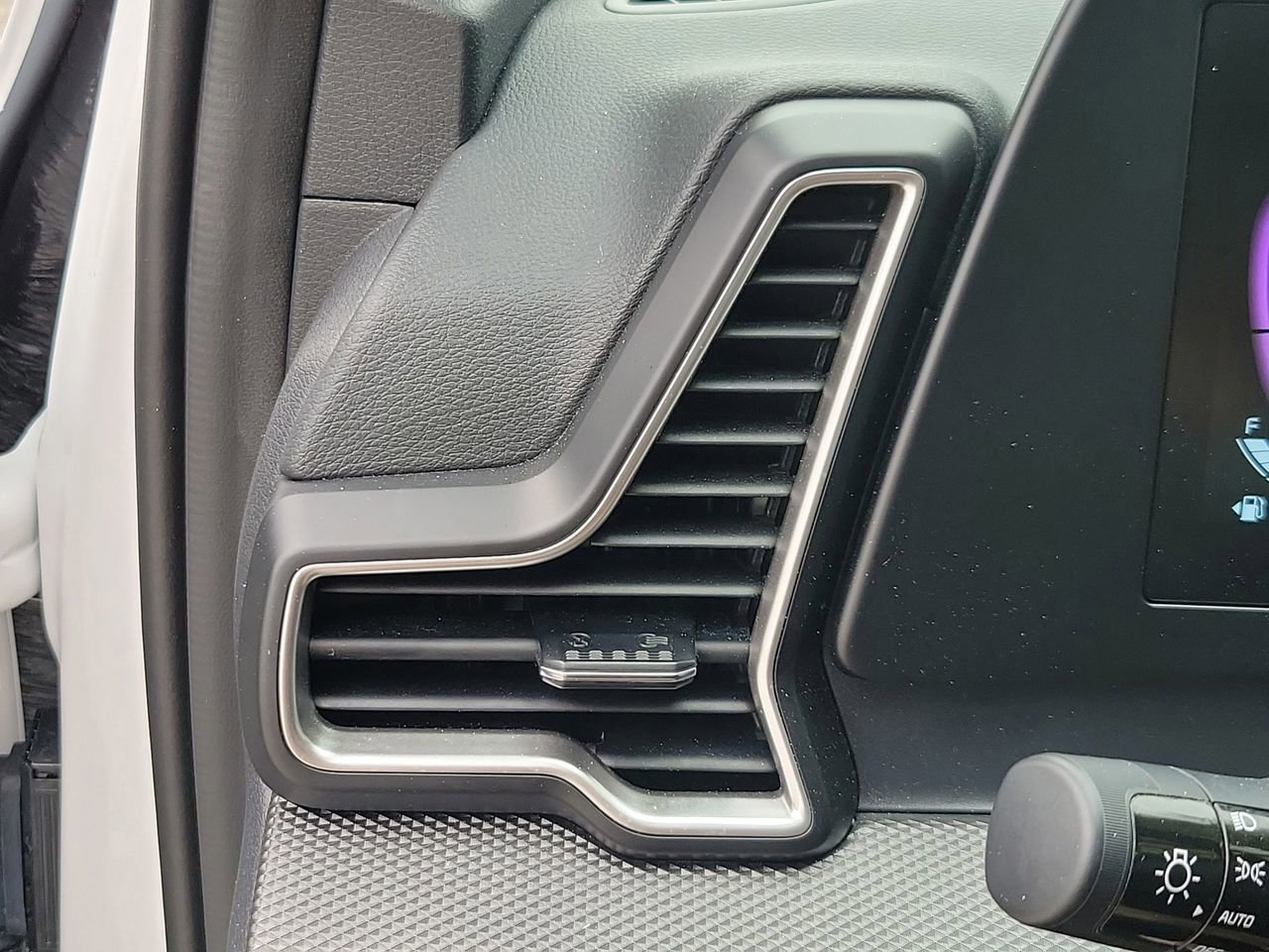 Used 2025 Kia Sportage LX image 30