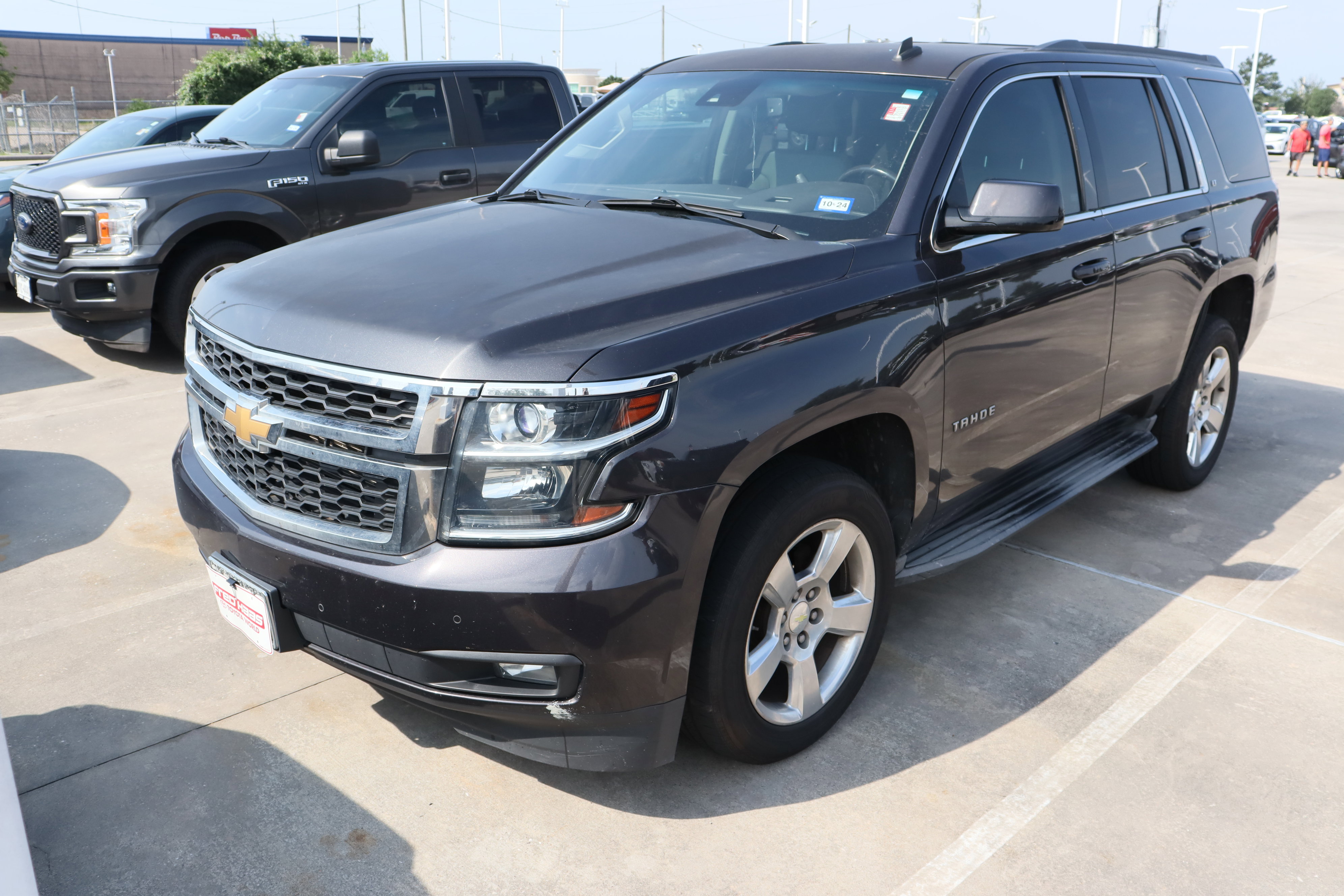 Used 2015 Chevrolet Tahoe LT w/ Luxury Package RWD image 3