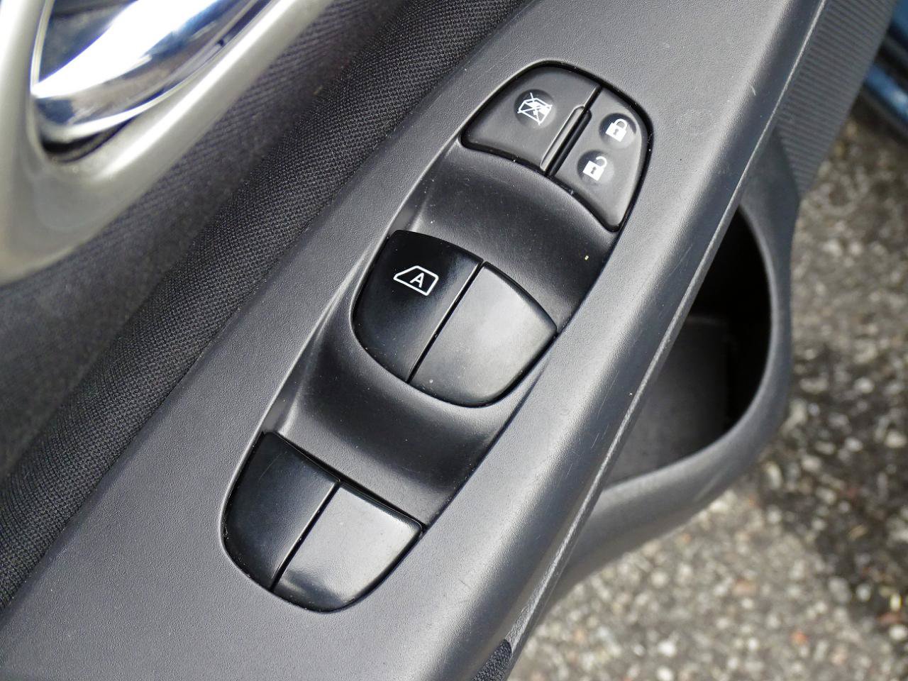 Used 2014 Nissan Sentra S FWD image 17