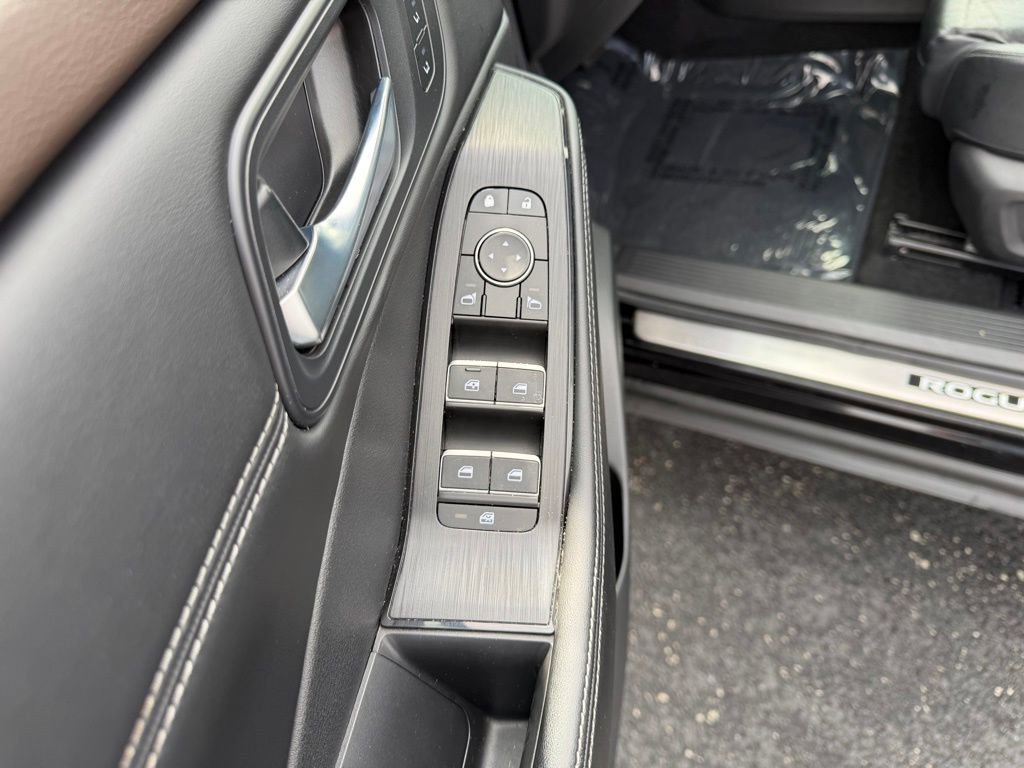 Used 2023 Nissan Rogue SL w/ SL Premium Package image 15