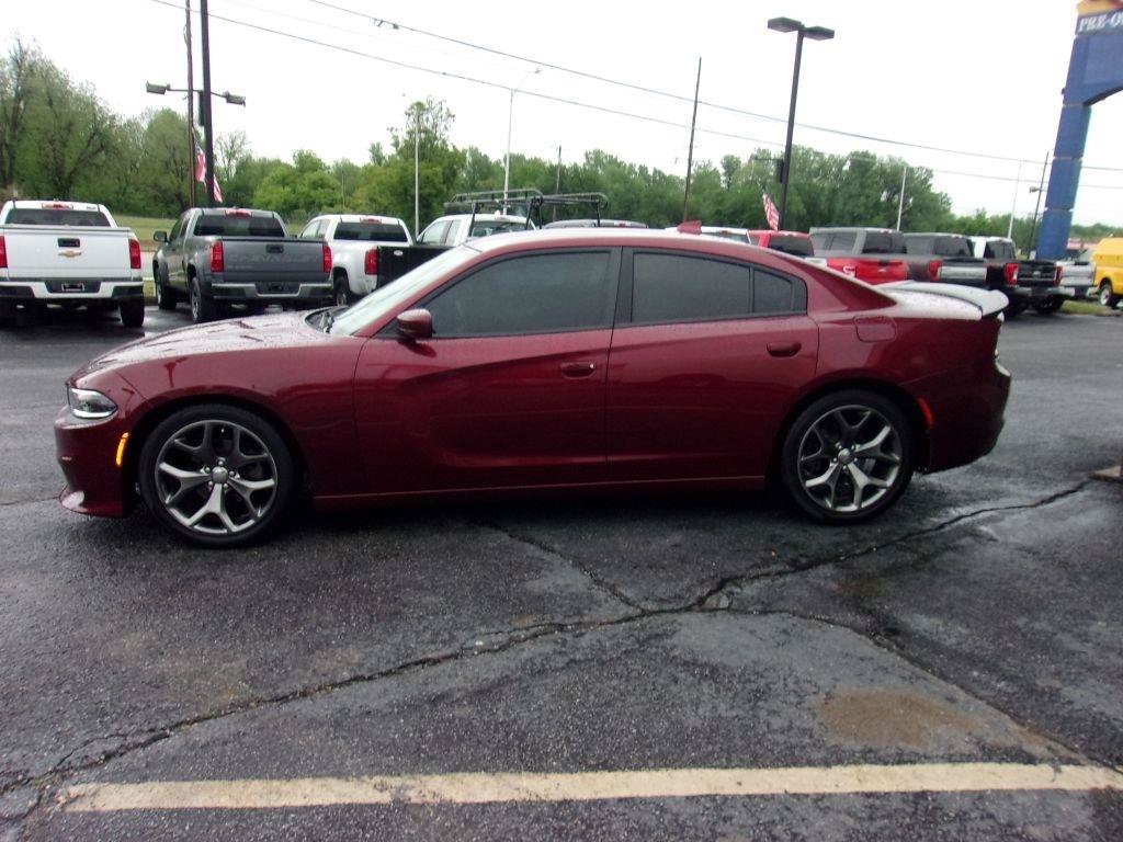 Used 2018 Dodge Charger SXT Plus RWD image 2
