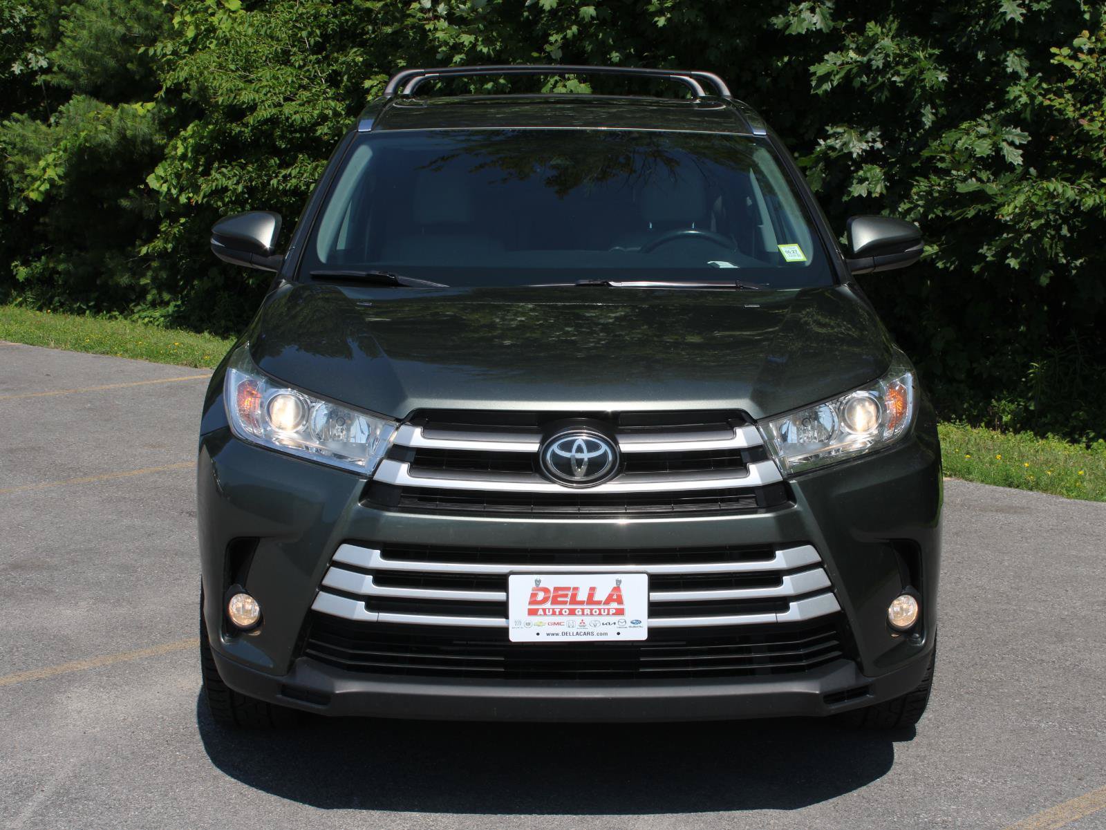 Used 2019 Toyota Highlander XLE AWD/4WD image 2