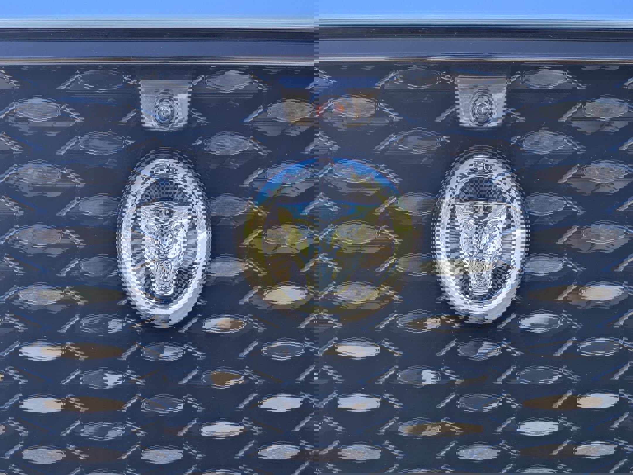 New 2026 Jaguar F-PACE SVR 575 Edition image 32