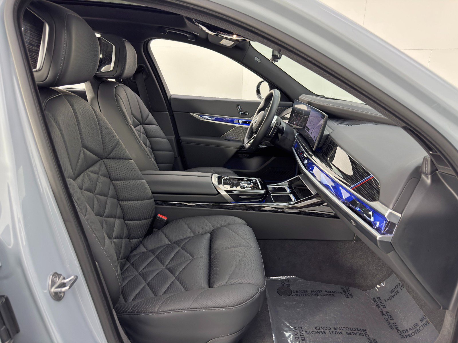Used 2024 BMW 740i w/ Premium Package 2 RWD image 16
