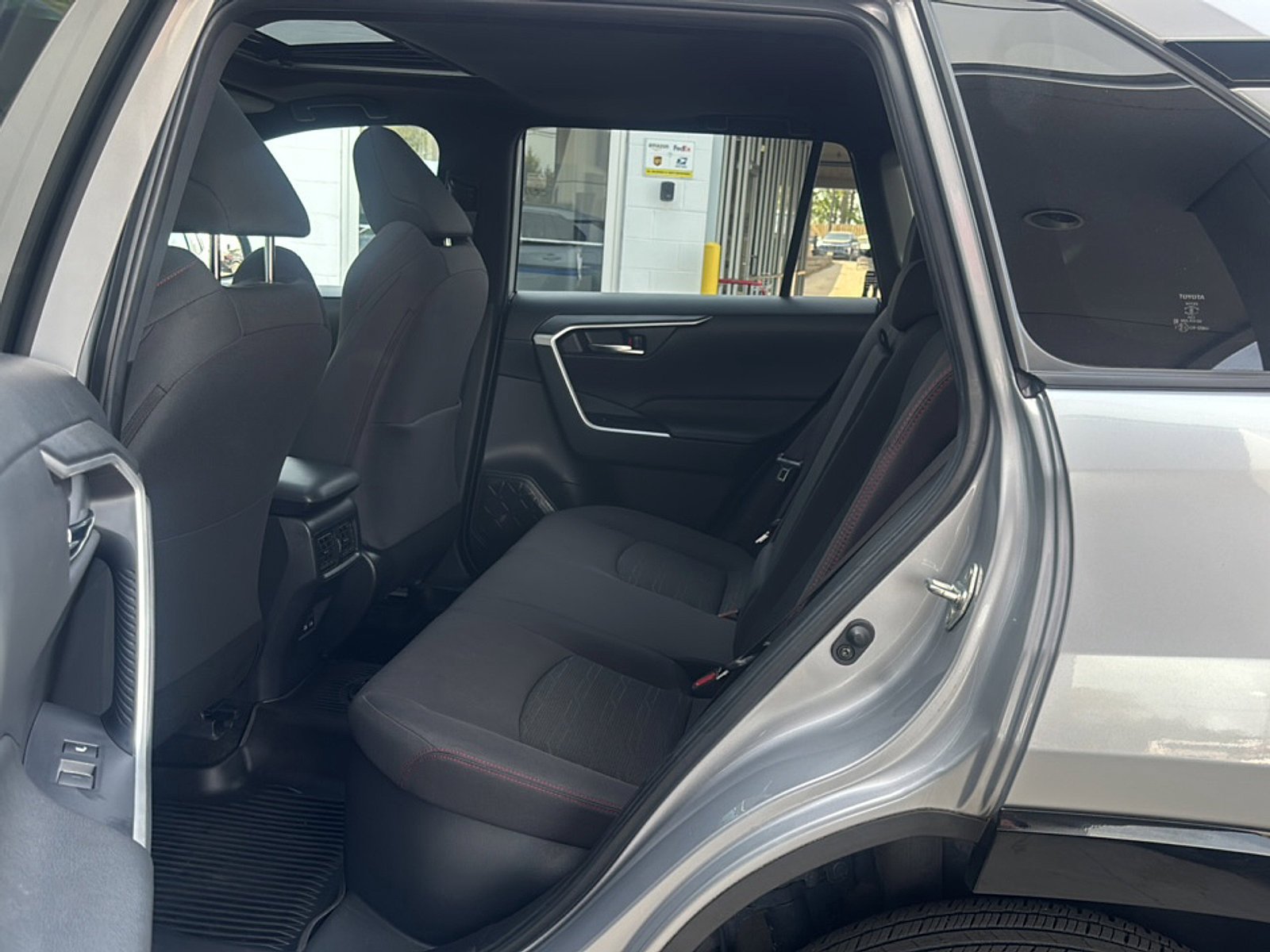 Used 2022 Toyota RAV4 SE w/ Weather & Moonroof Package AWD/4WD image 18