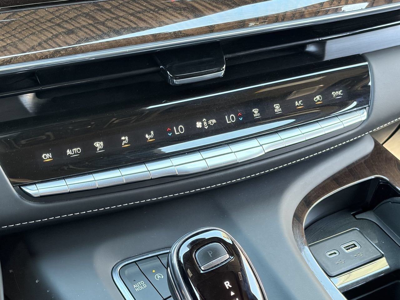 Used 2021 Cadillac Escalade ESV Premium Luxury Platinum AWD/4WD image 29