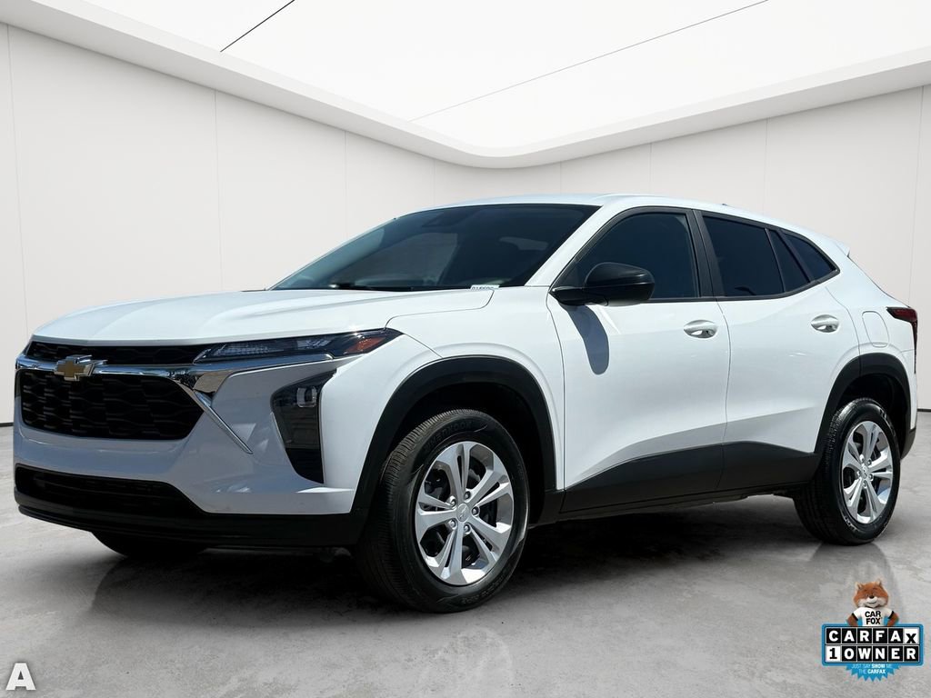 Used 2025 Chevrolet Trax LS image 2
