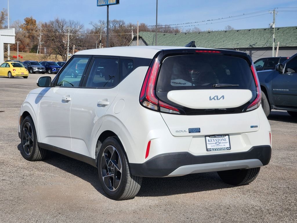 Used 2023 Kia Soul EX FWD image 7