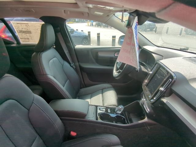 New 2025 Volvo XC40 B5 Ultra w/ Protection Package Premier AWD/4WD image 11