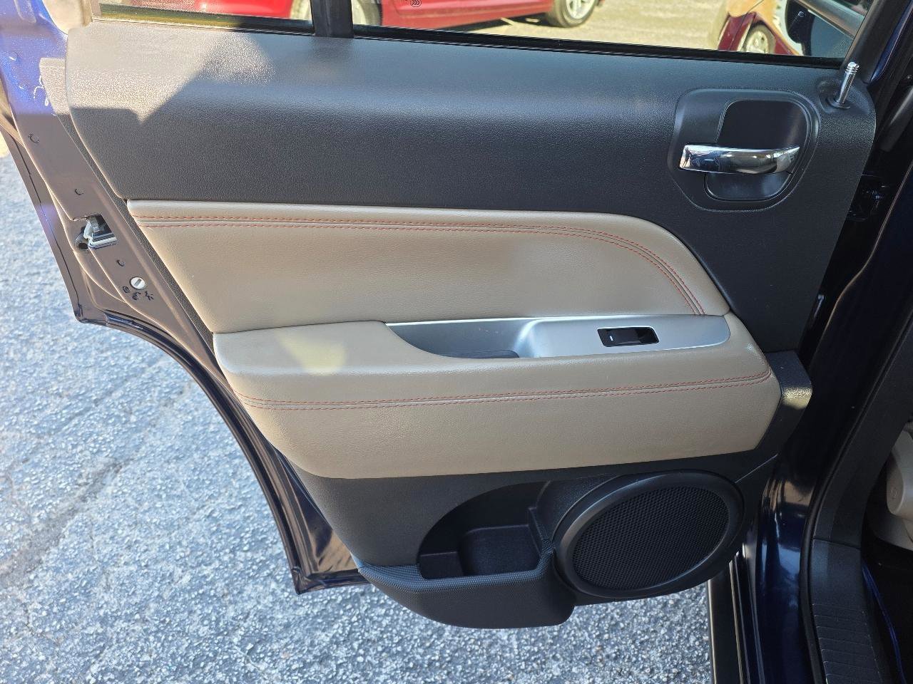 Used 2015 Jeep Compass Latitude image 12