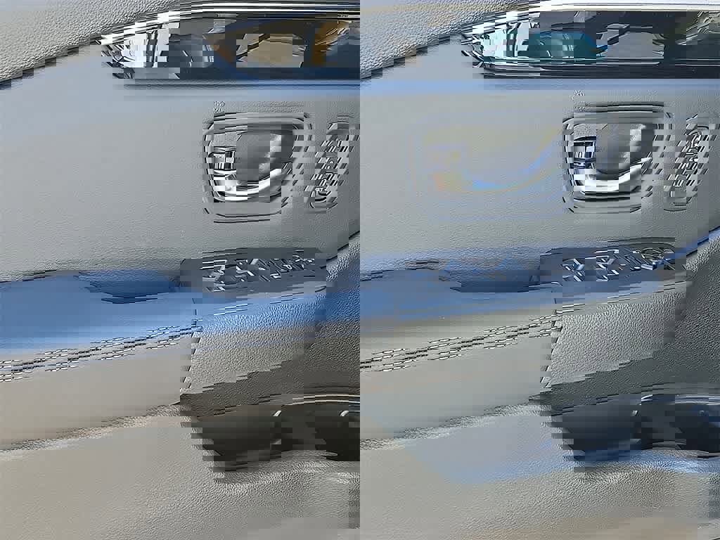 New 2025 Honda Pilot EX-L image 9