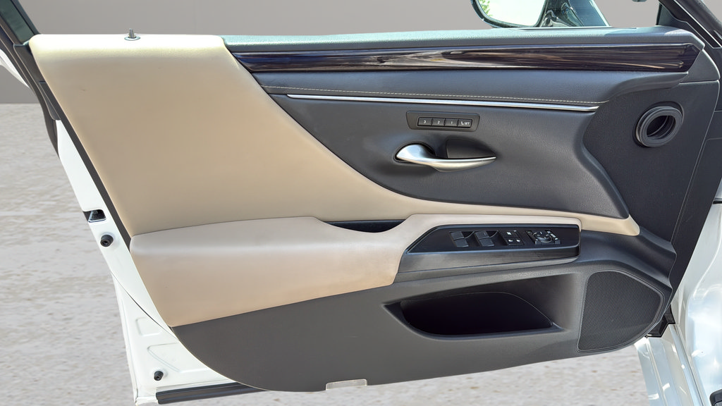 Used 2020 Lexus ES 300h w/ Premium Package FWD image 10