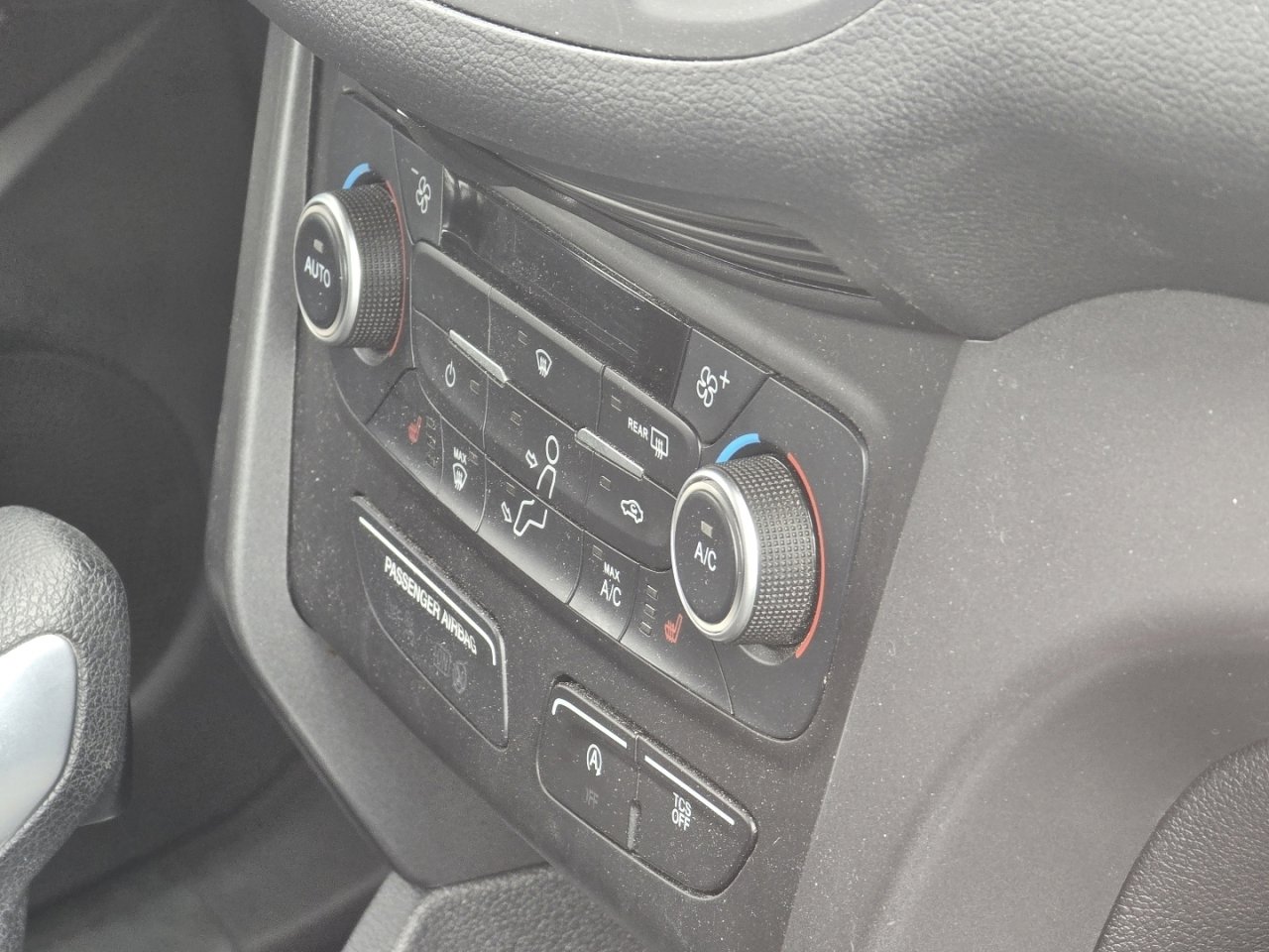 Used 2019 Ford Escape SE image 18