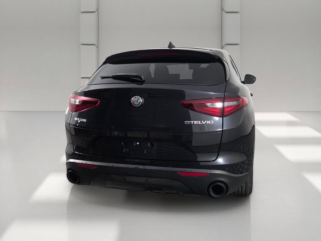 Used 2023 Alfa Romeo Stelvio Sprint RWD image 5