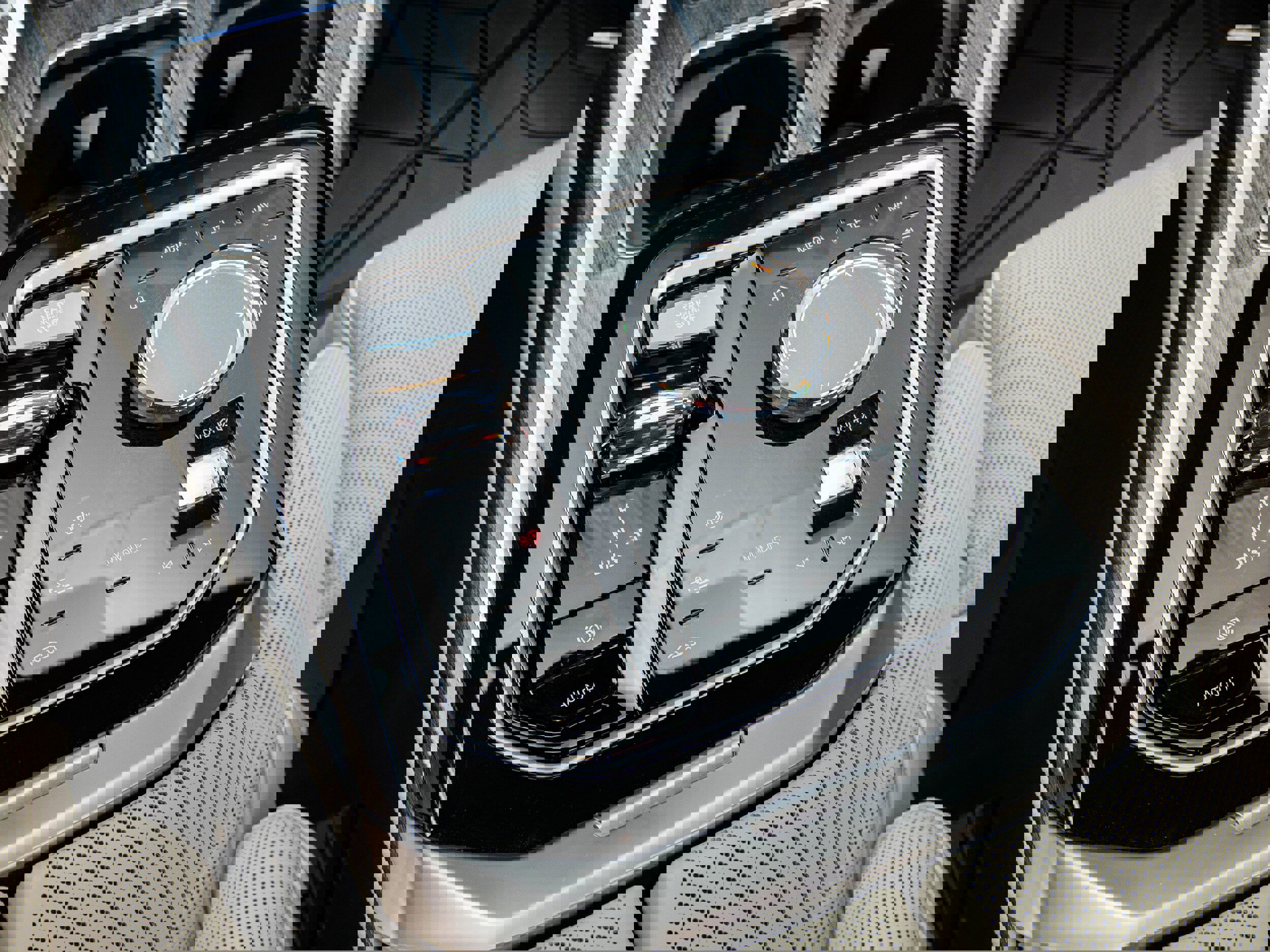 Used 2024 BMW 760i xDrive w/ Executive Package image 23