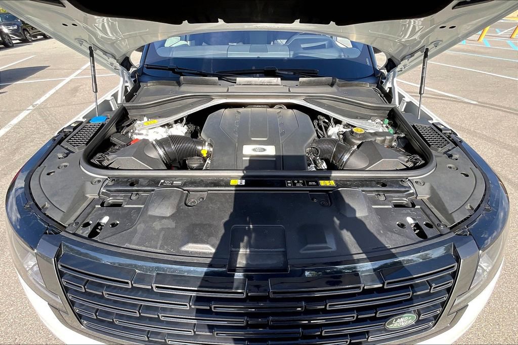 Used 2023 Land Rover Range Rover SE image 25