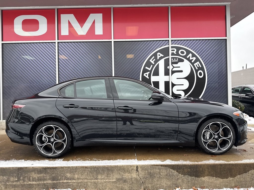 New 2025 Alfa Romeo Giulia image 2