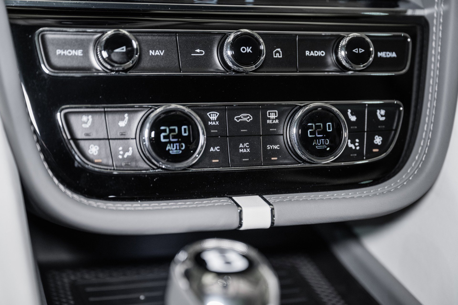 New 2025 Bentley Bentayga Extended Wheelbase image 48
