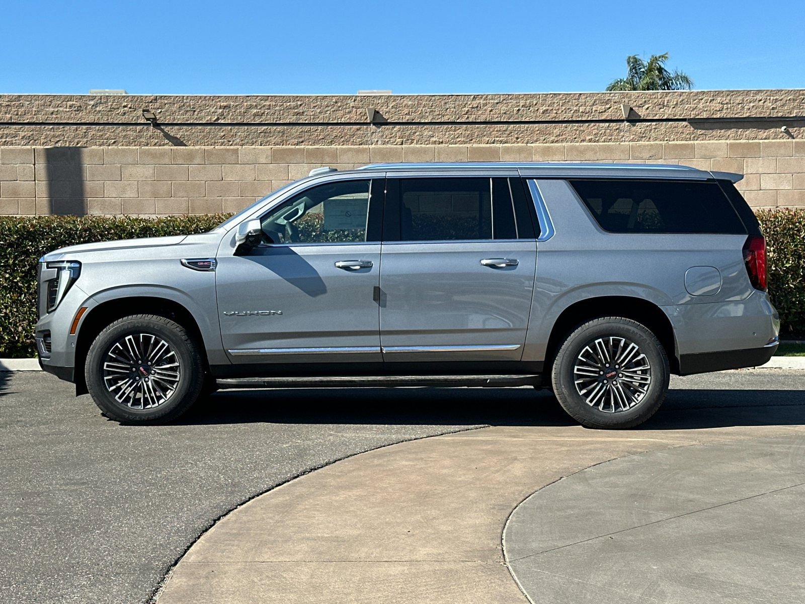 New 2026 GMC Yukon XL Elevation RWD image 7