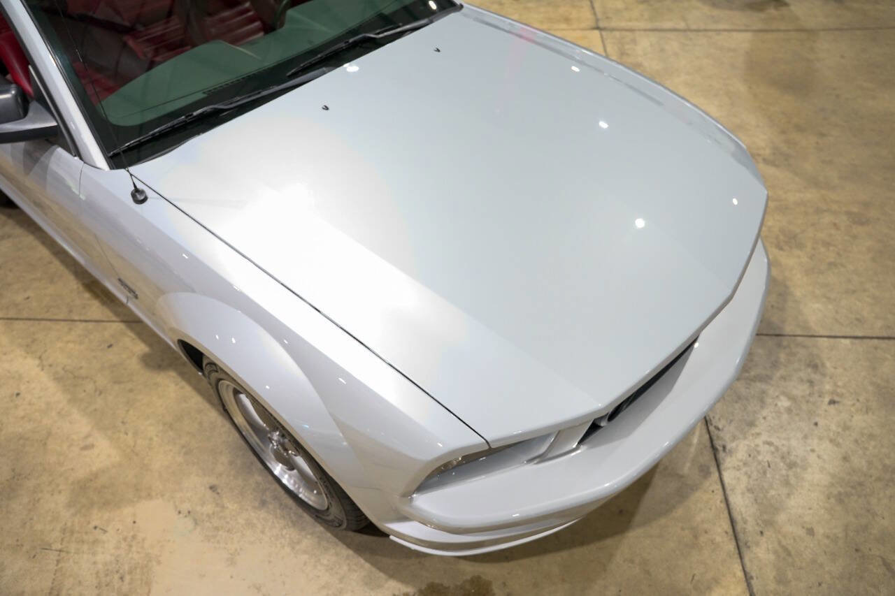 Used 2005 Ford Mustang GT Premium image 18