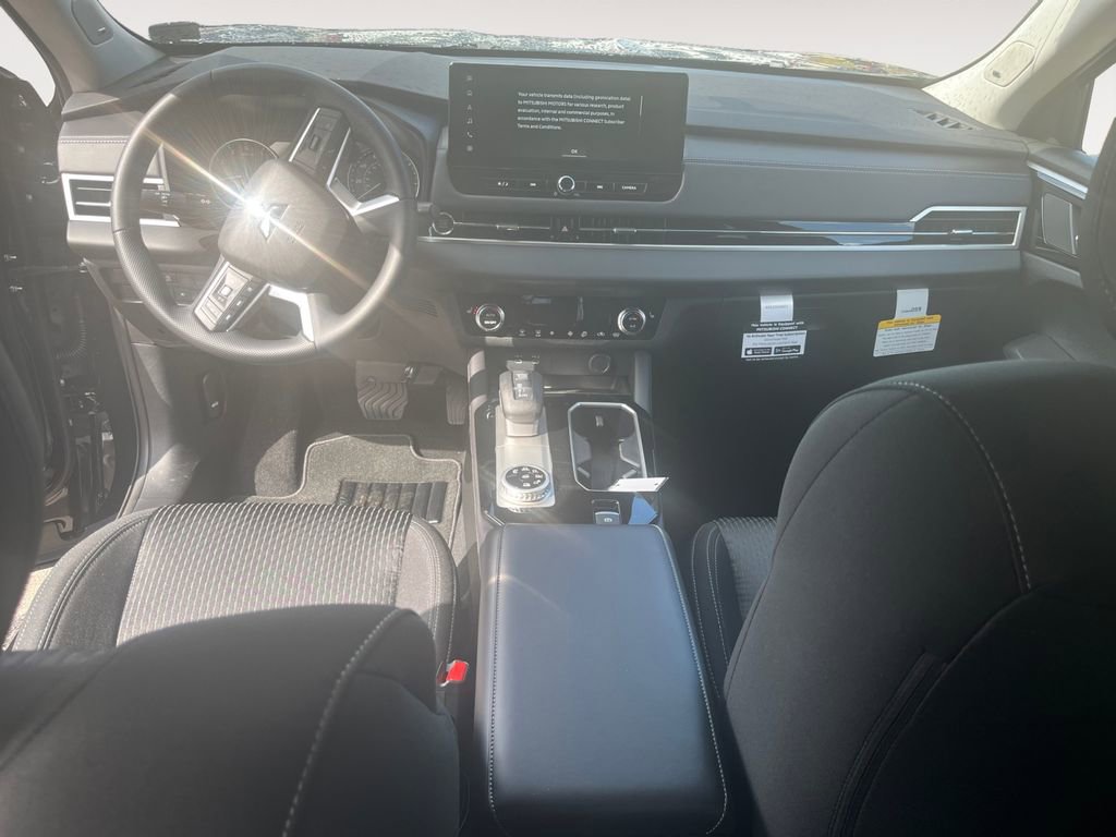 New 2026 Mitsubishi Outlander ES image 10