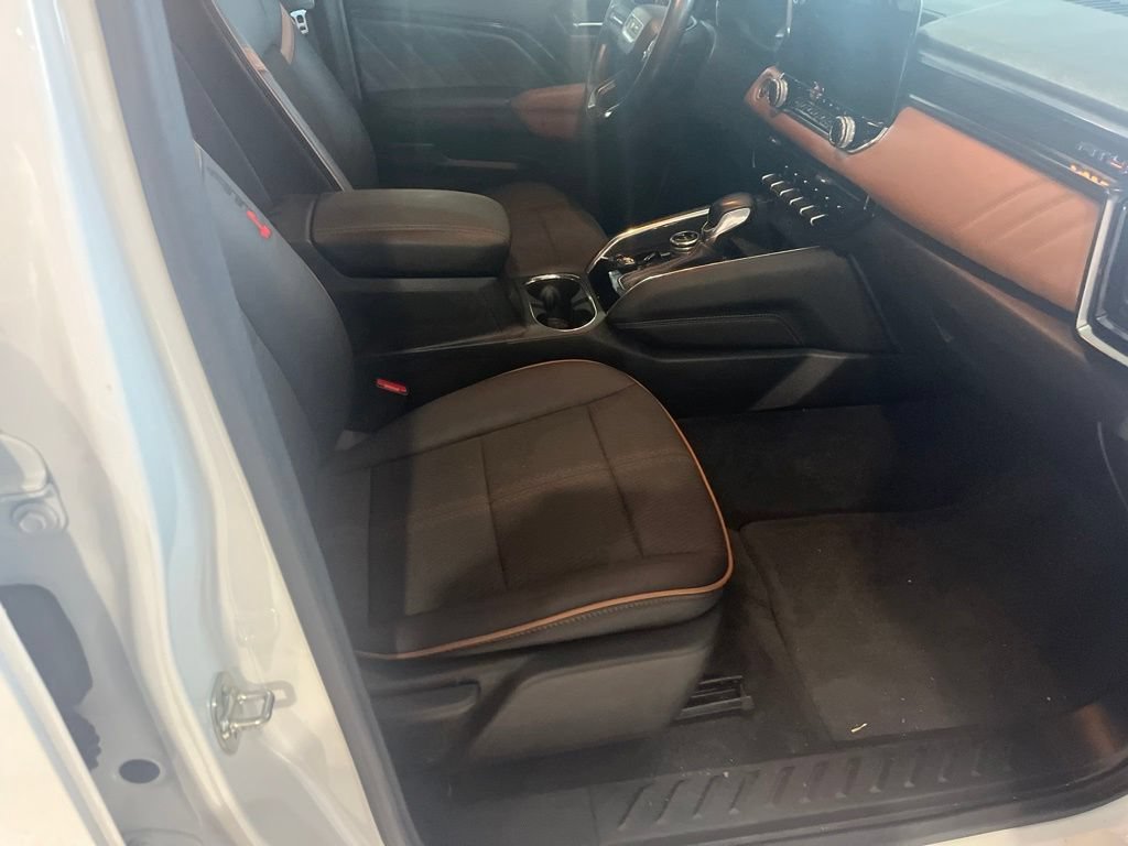 Certified 2025 GMC Canyon AT4 AWD/4WD image 5