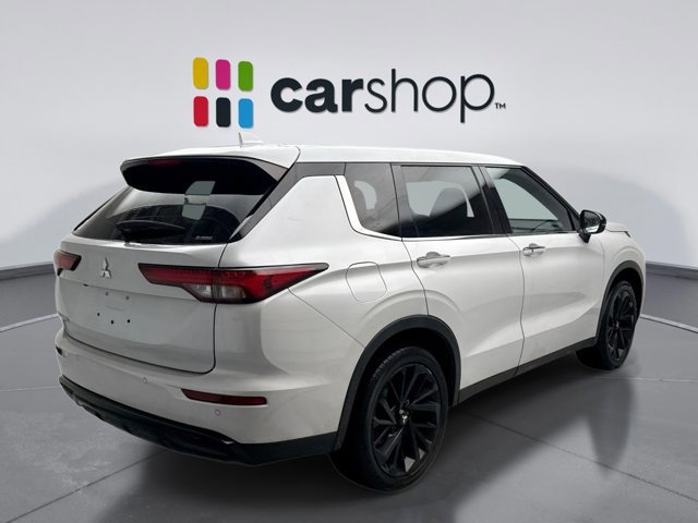 Used 2022 Mitsubishi Outlander SEL Black Edition image 5