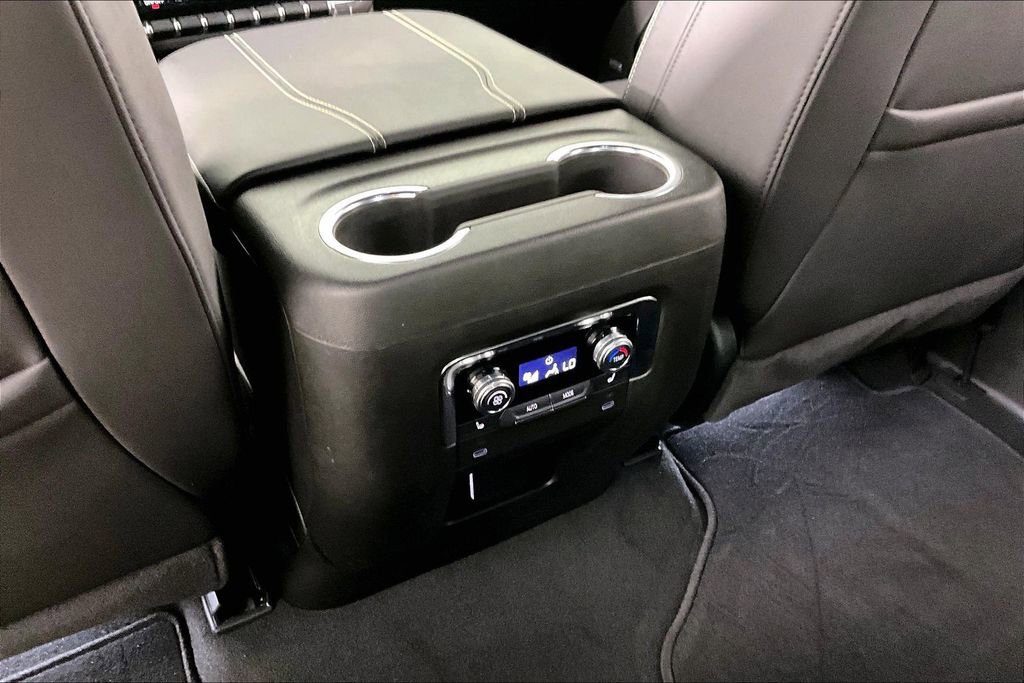 Used 2025 GMC Yukon Elevation RWD image 9