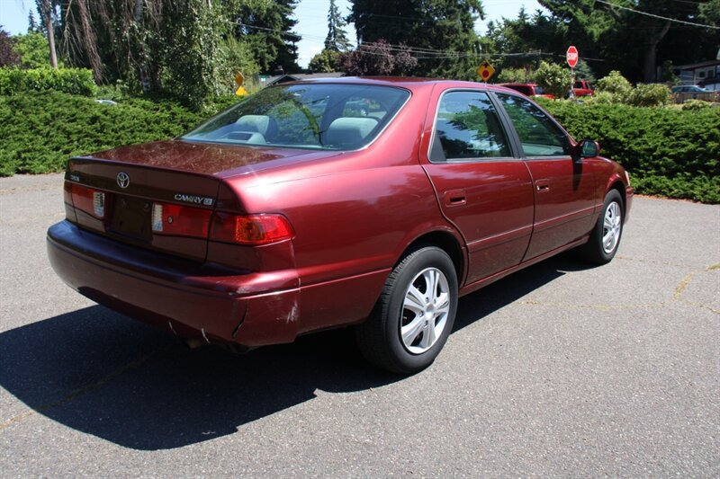 Used 2000 Toyota Camry LE FWD image 3